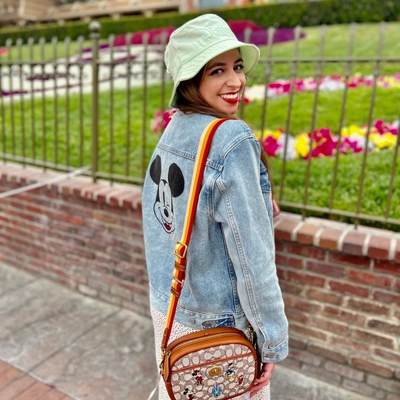 Meet your Posher, Angie - Picture 3 of 4